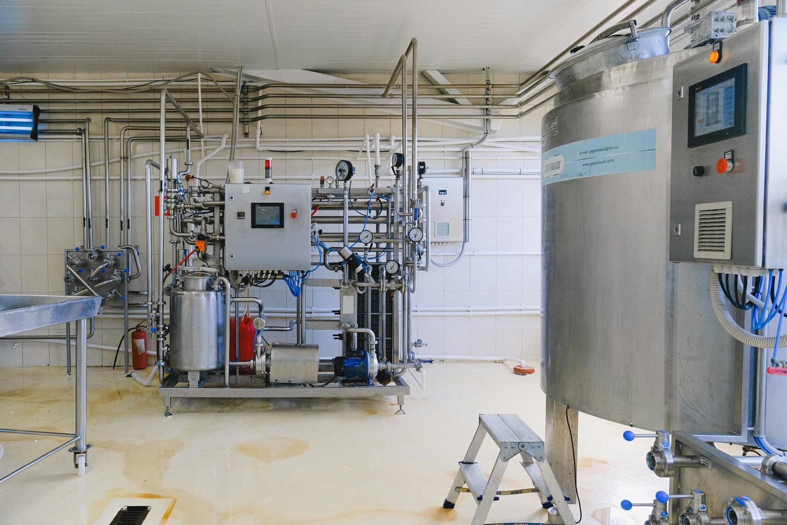 factory-process-room factory-process-room